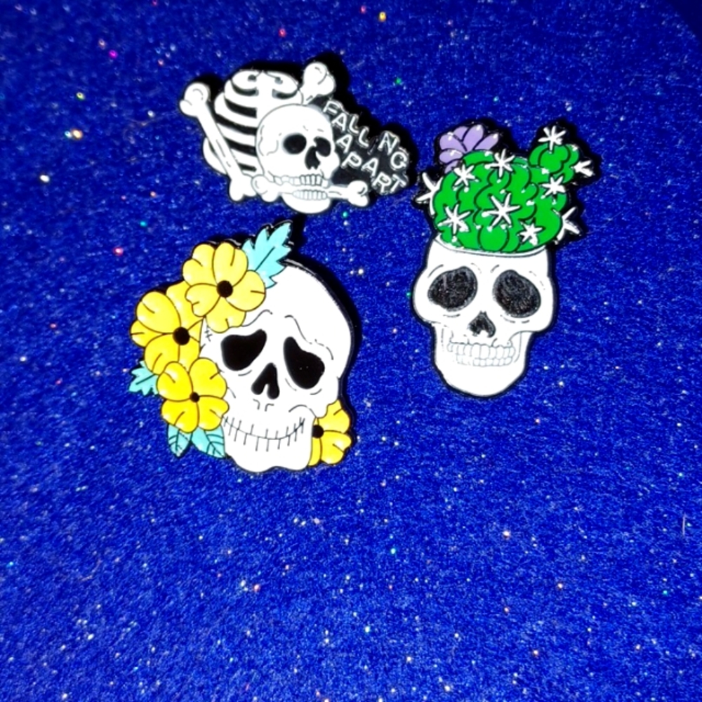 Skull Brooch Collection - Picture 4 of 8